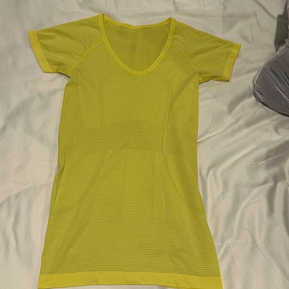 Lululemon swiftly tech, no tag-fits like a 2-4, yellow